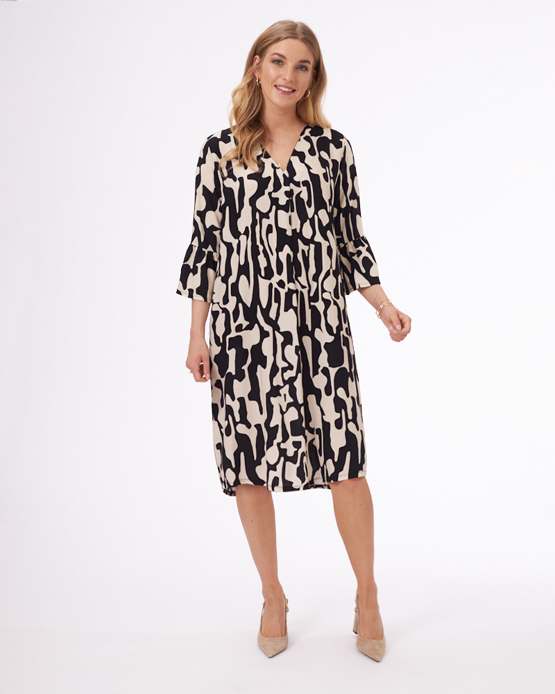 SOMMERKLEID AUS VISKOSE SOMMERKLEID AUS VISKOSE