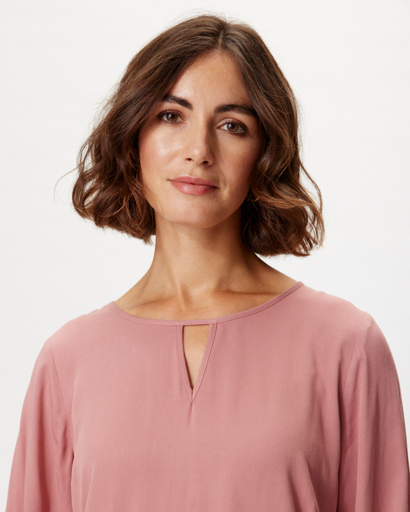 LOCKERE VISKOSEBLUSE