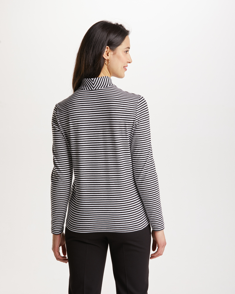 Shirt_schwarz_gestreift_421041_Jola_hinten RINGELSHIRT MIT KELCHKRAGEN VON SUNA