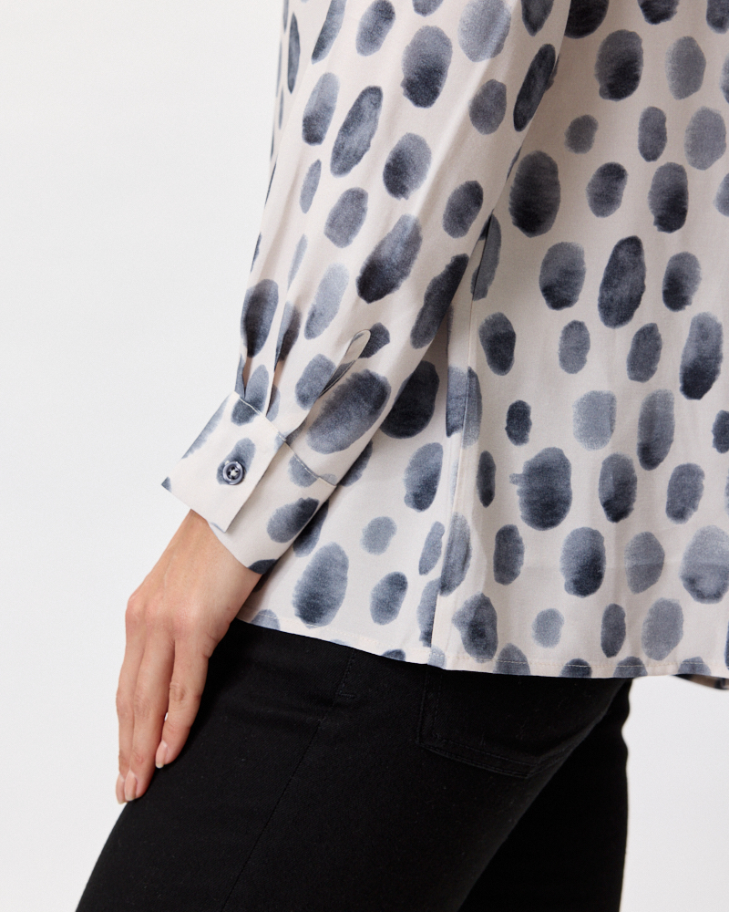 LOCKERE GEPUNKTETE BLUSE