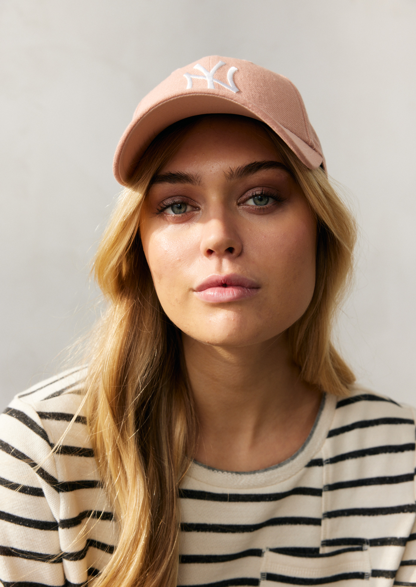 SHIRT MIT RUNDHALS-AUSSCHNITT