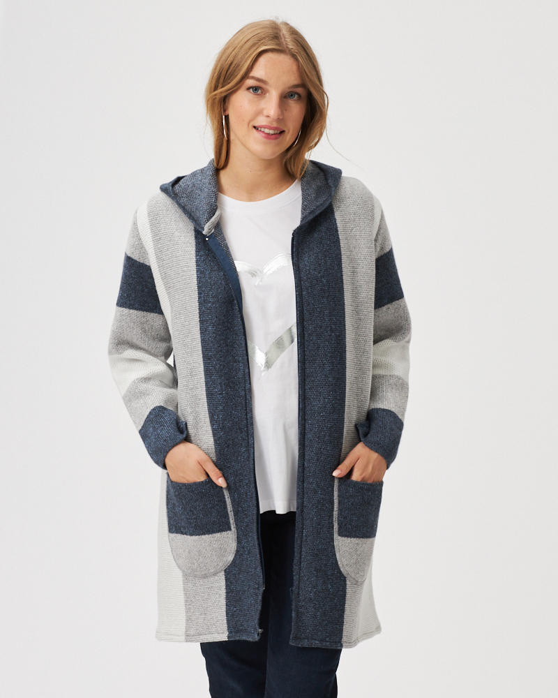 LANGE STRICKJACKE VON KARIN HERTZ MODEN LANGE STRICKJACKE VON KARIN HERTZ MODEN