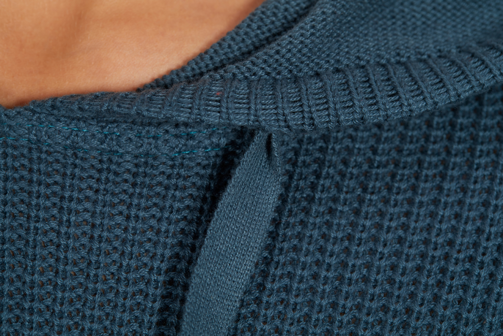 s8-392043_0906 KAPUZENPULLI MIT STRUKTURMUSTER