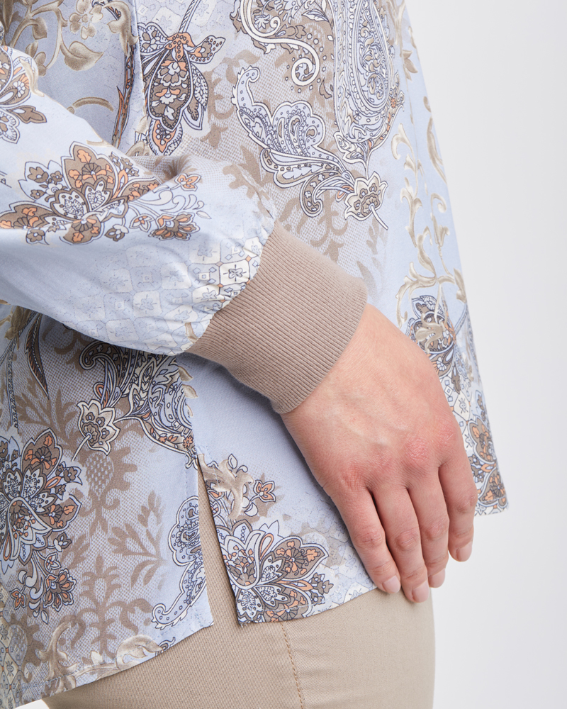 Tunika_beige_bleu_421051_Josy_Detail TUNIKABLUSE MIT STRETCHBÜNDCHEN