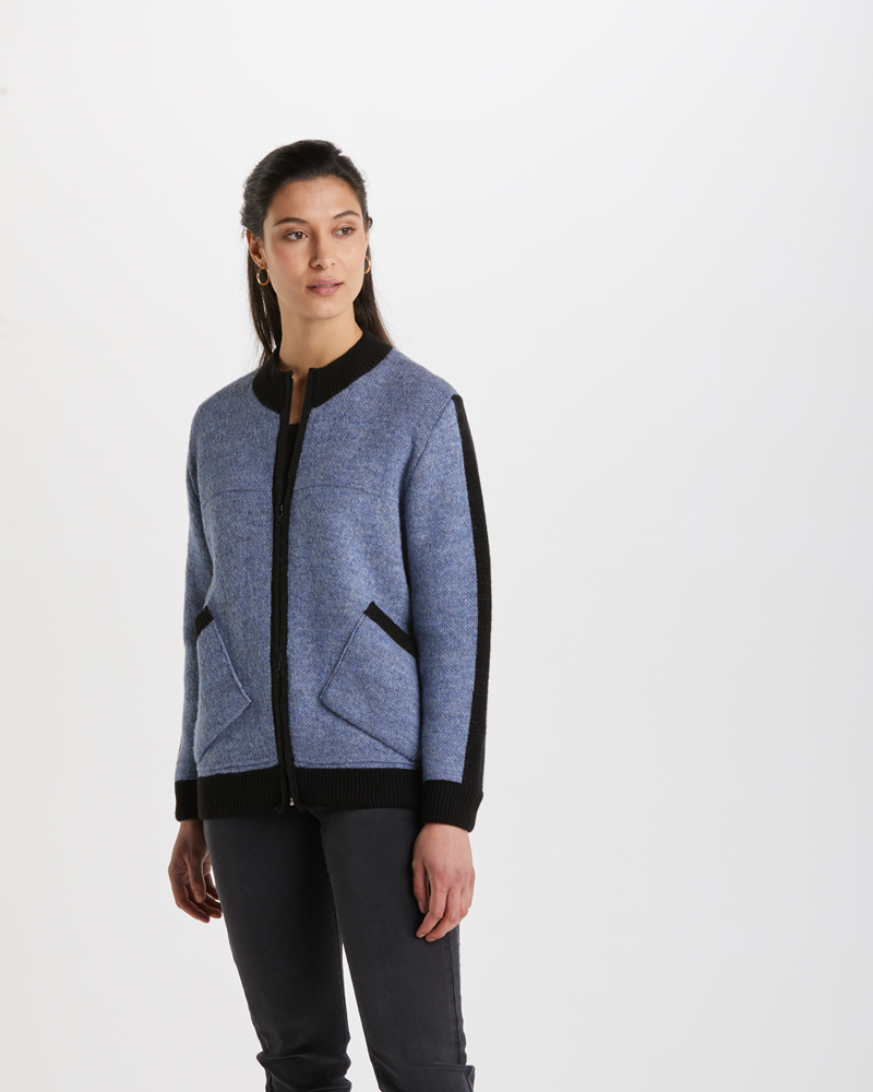 STRICKJACKE MIT STEHKRAGEN