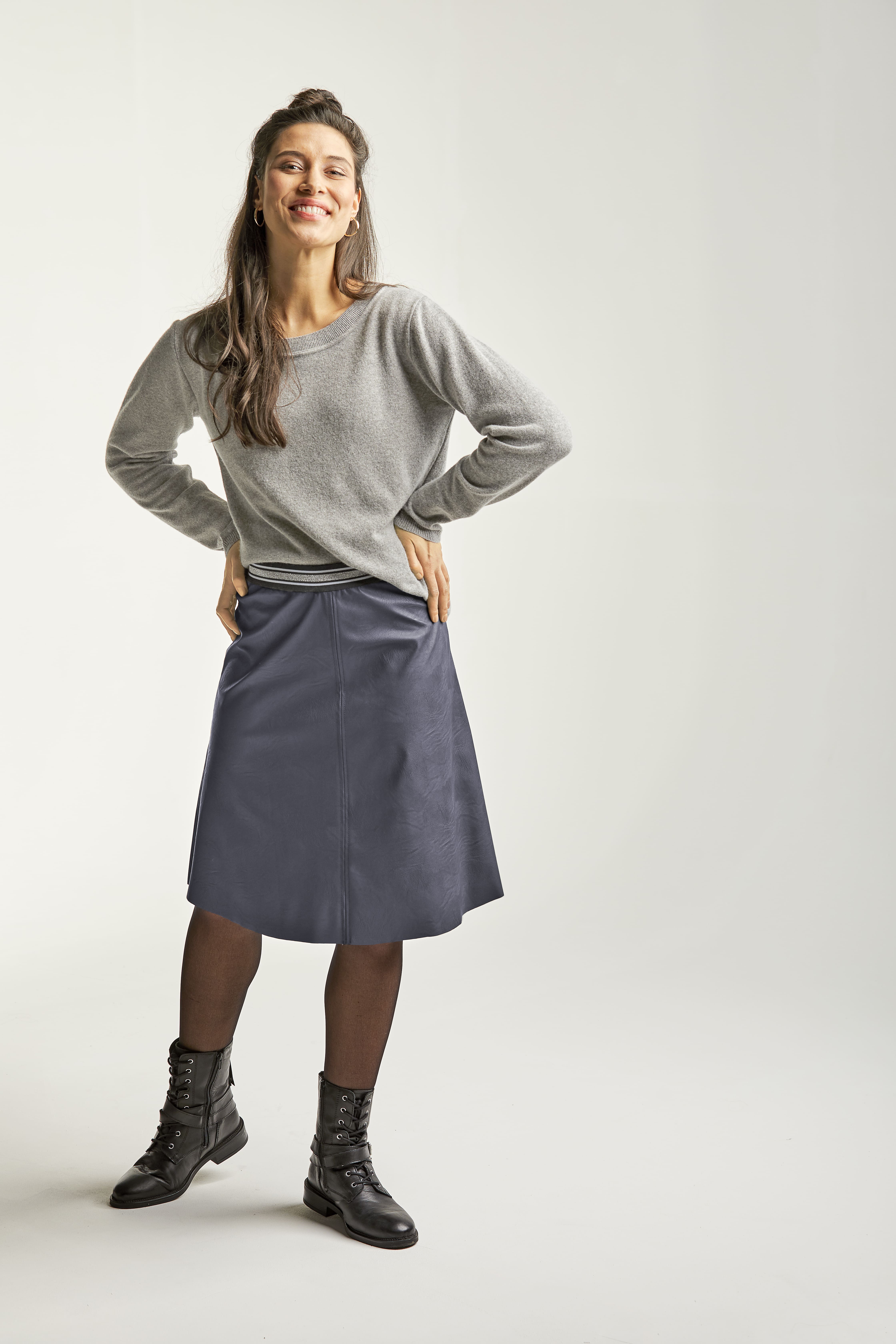 Pulli_grau_melange_421108-Lederimitatrock_marine_421164 LEDERIMITAT-ROCK