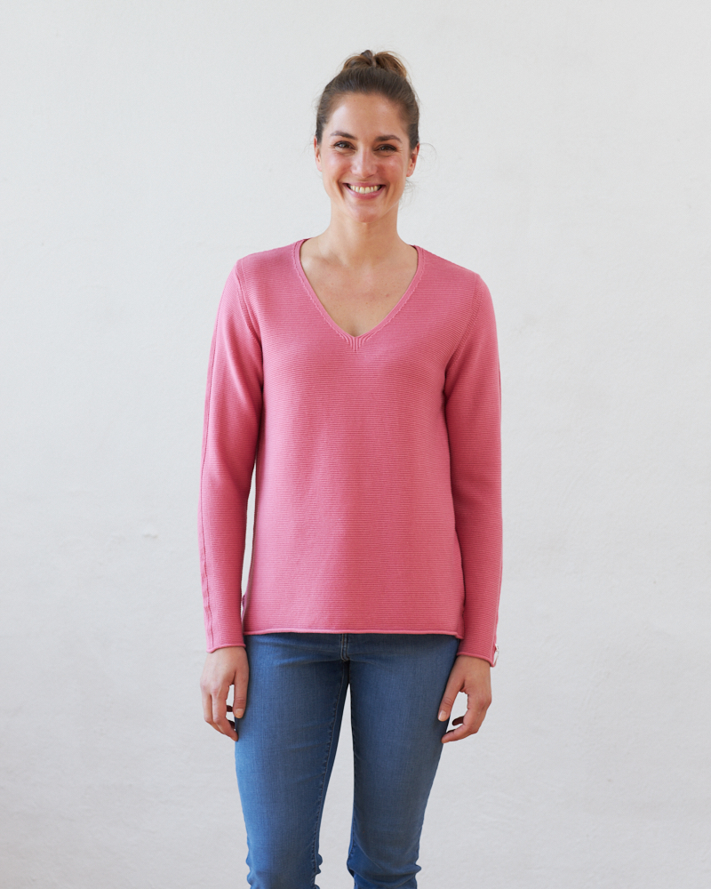 MODISCHER PULLI MIT V-AUSSCHNITT MODISCHER PULLI MIT V-AUSSCHNITT