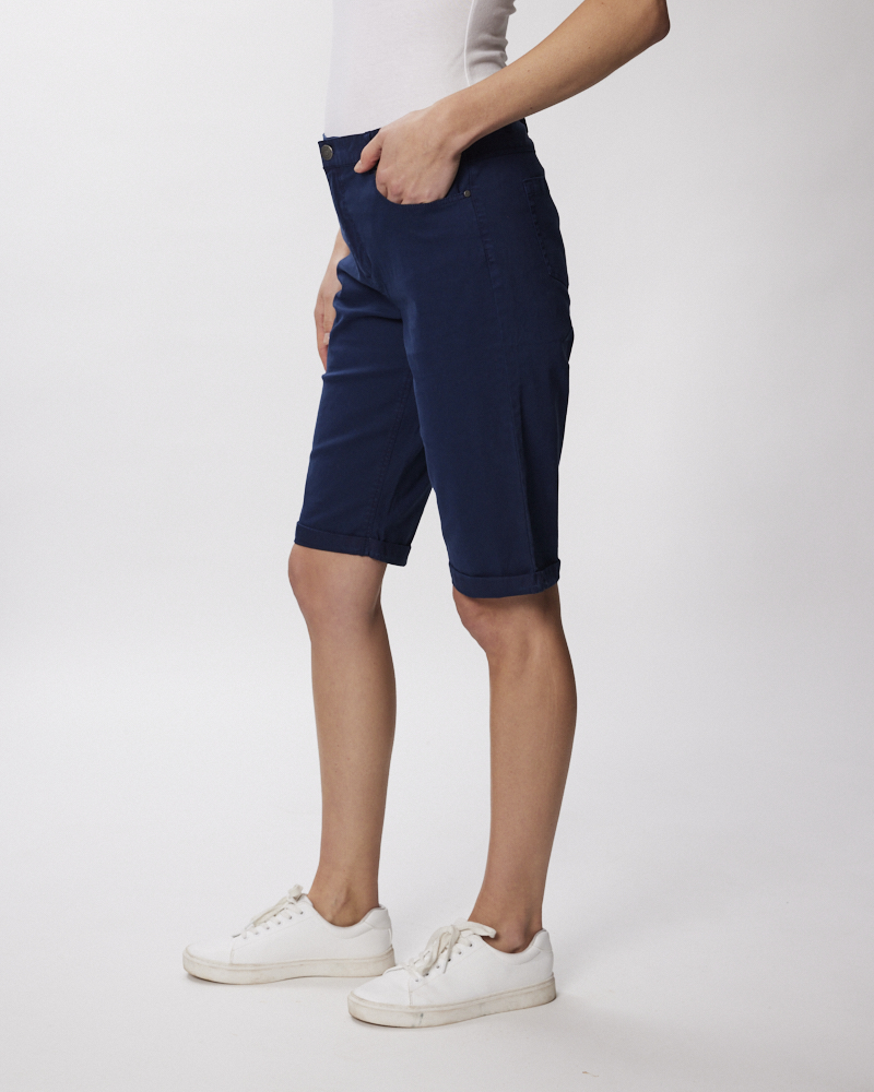 SOMMERLICHE BERMUDA-SHORTS