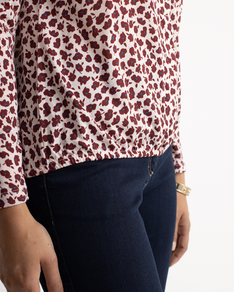Blusenshirt_rot_gemustert_422030_Stella_Detail BLUSENSHIRT