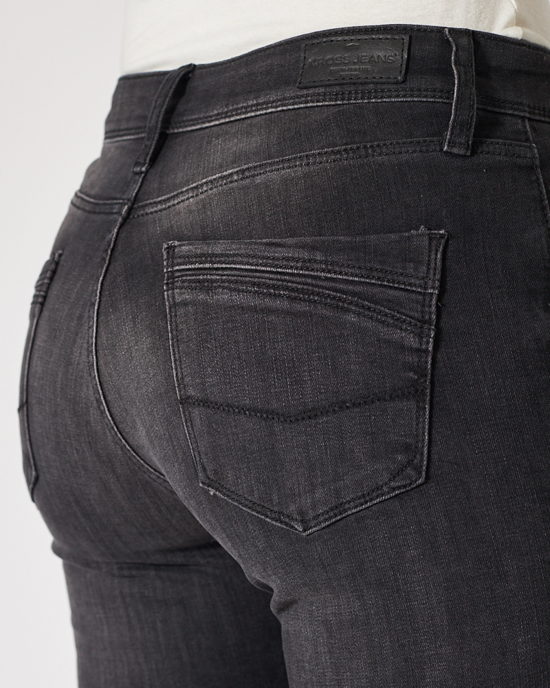RÖHRENJEANS VON CROSS N RÖHRENJEANS VON CROSS N