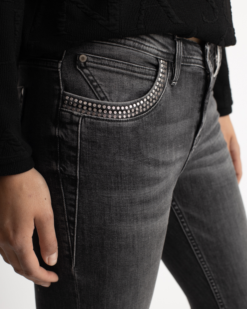 Jeans_black-used_422000_Cathy_Detail FIVE-POCKET-JEANS L