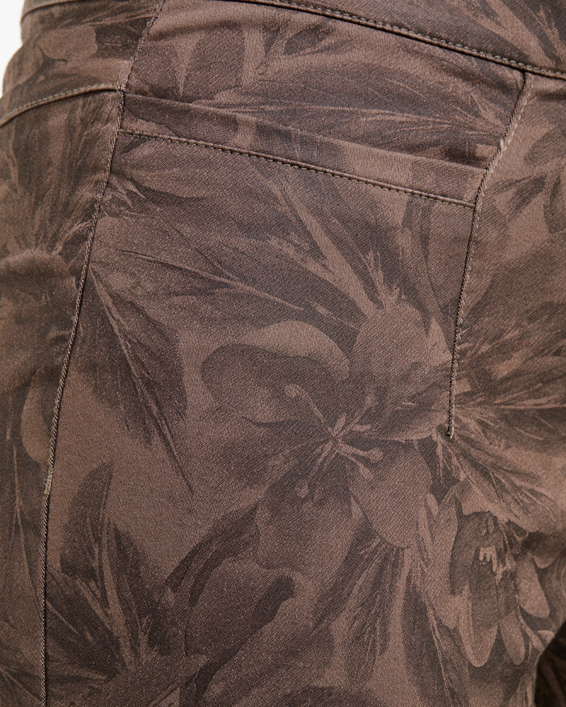 405090_802_36123 ELASTICHE JEANS L MIT BLÄTTERDRUCK