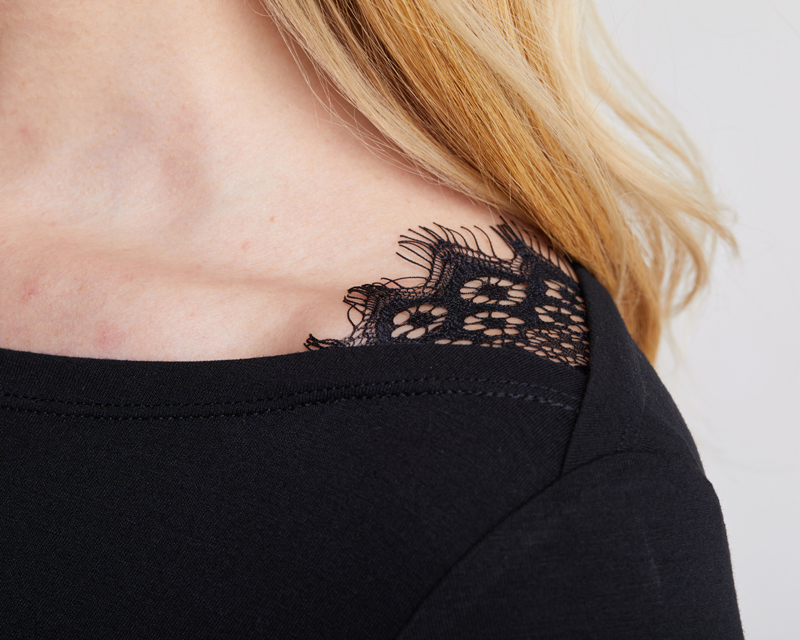 Nachthemd_schwarz_421142_Tonja_Detail-2 NACHTHEMD MIT SPITZE