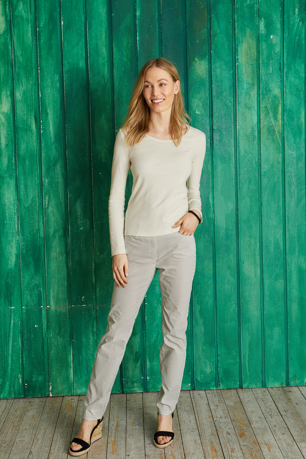 Basic-Langarmshirt_ecru_411149-Schlupfhose_beige_gestreift_413020 SCHLUPFHOSE L