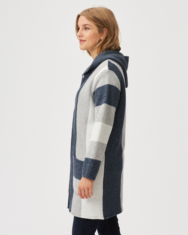 LANGE STRICKJACKE VON KARIN HERTZ MODEN LANGE STRICKJACKE VON KARIN HERTZ MODEN