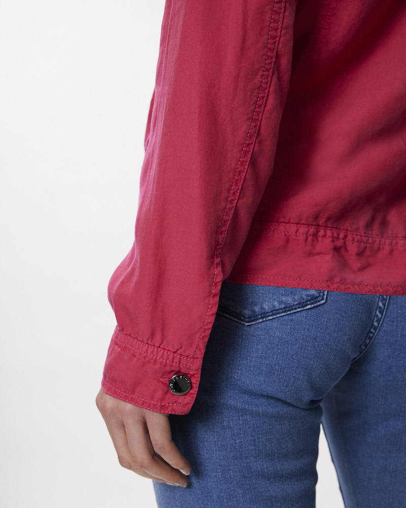 SOMMERLICHE JEANSJACKE SOMMERLICHE JEANSJACKE