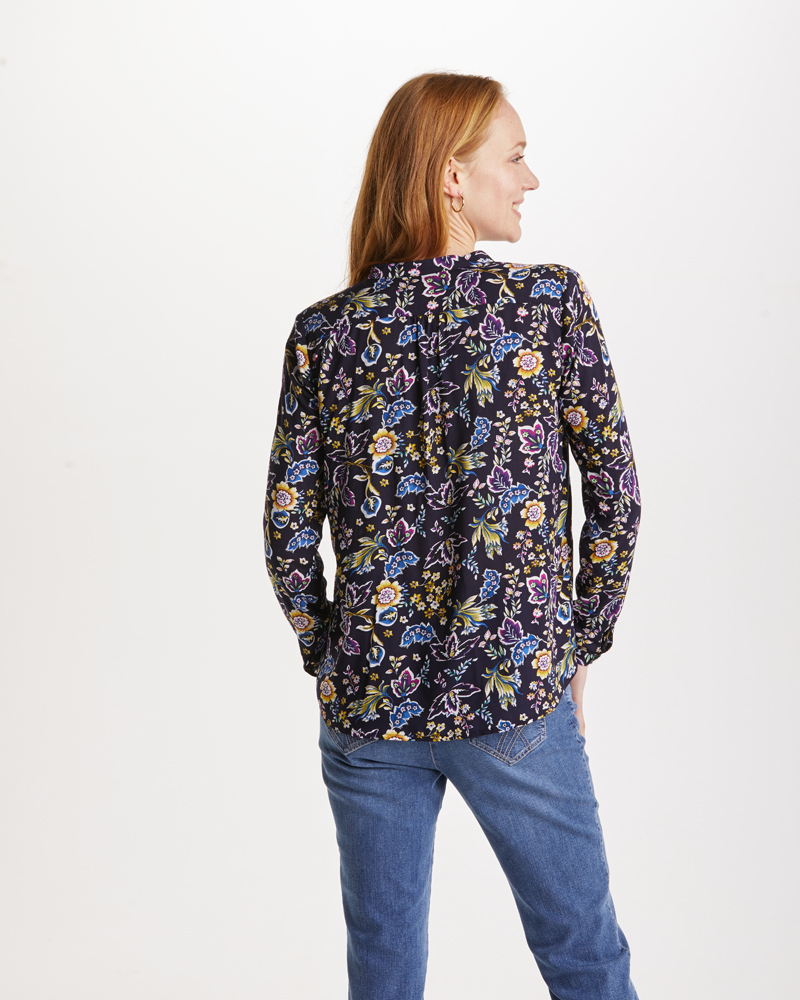 VISKOSEBLUSE IM BLÜTEN-DESSIN VISKOSEBLUSE IM BLÜTEN-DESSIN