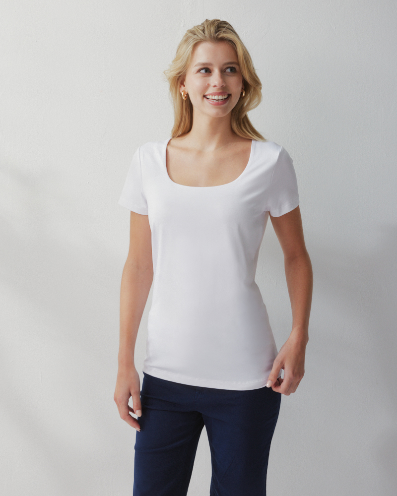 EDLES SHIRT MIT KAREE-AUSSCHNITT