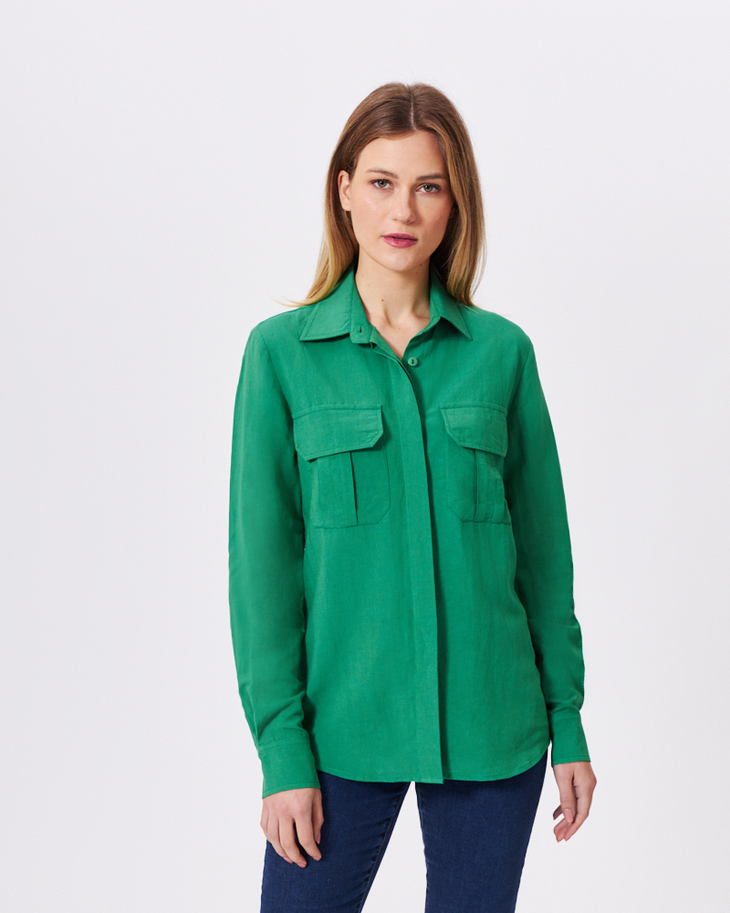 BLUSE IN ANGESAGTEM GRÜN