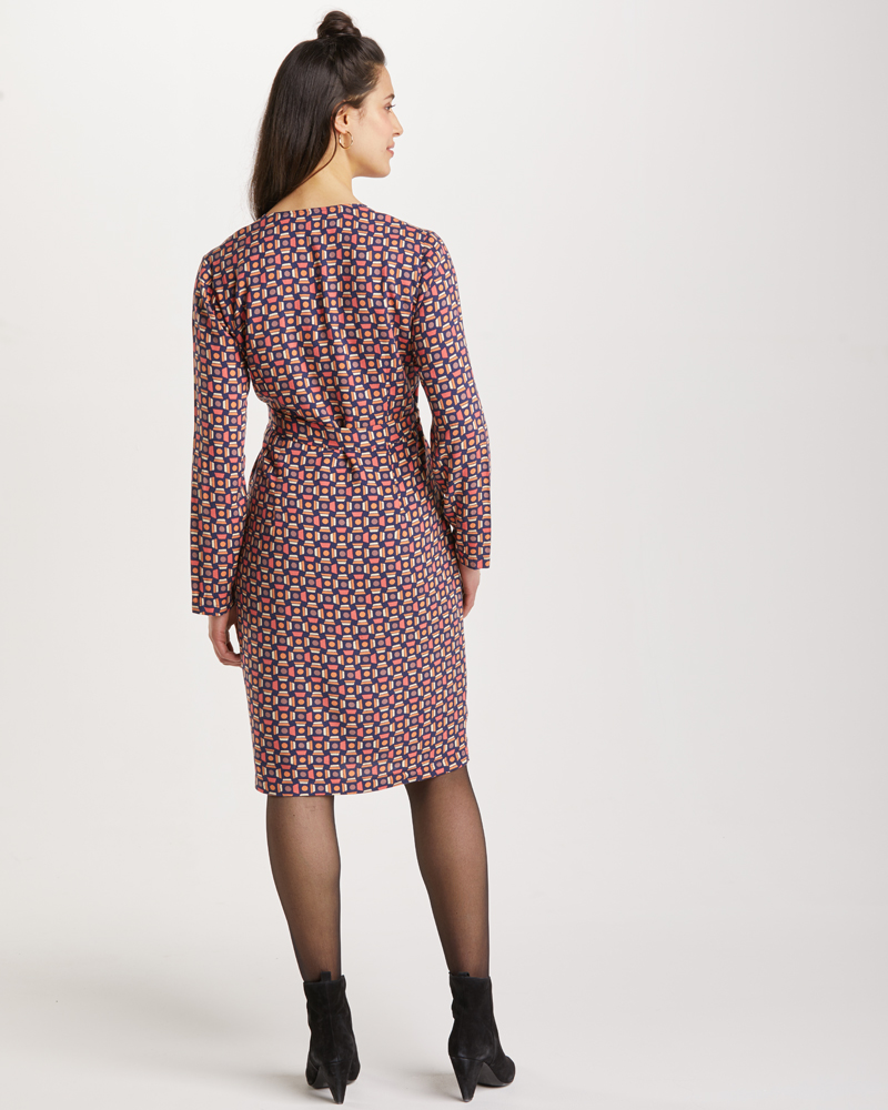 MODISCHES WICKELKLEID MODISCHES WICKELKLEID