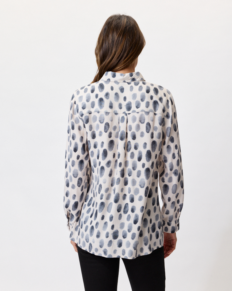 LOCKERE GEPUNKTETE BLUSE