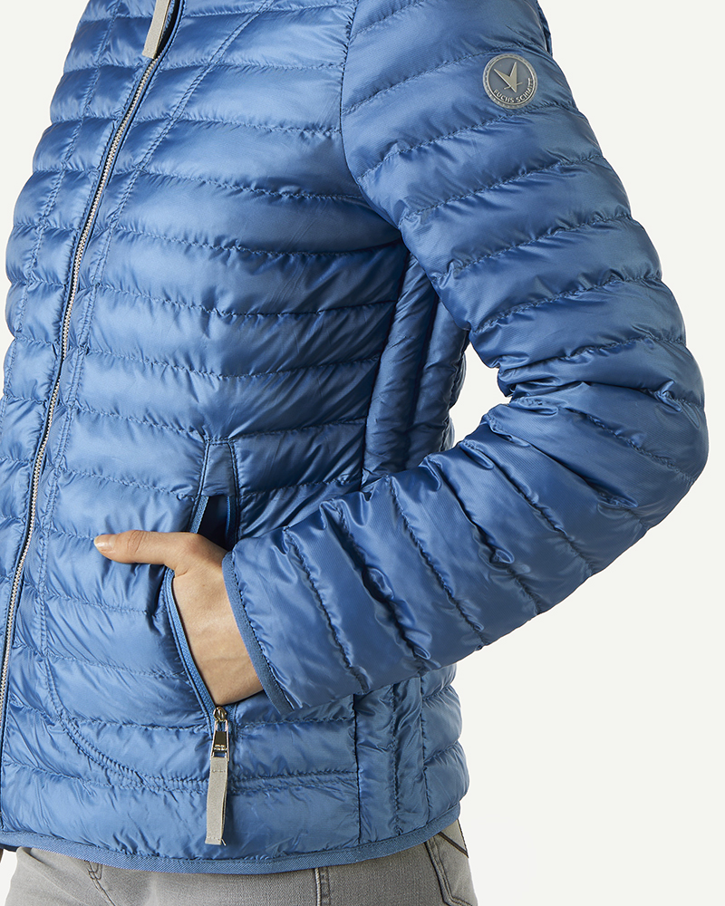Steppjacke_blau_Tasche_411004_Gabina STEPPJACKE MIT SOLARBALL-FÜLLUNG