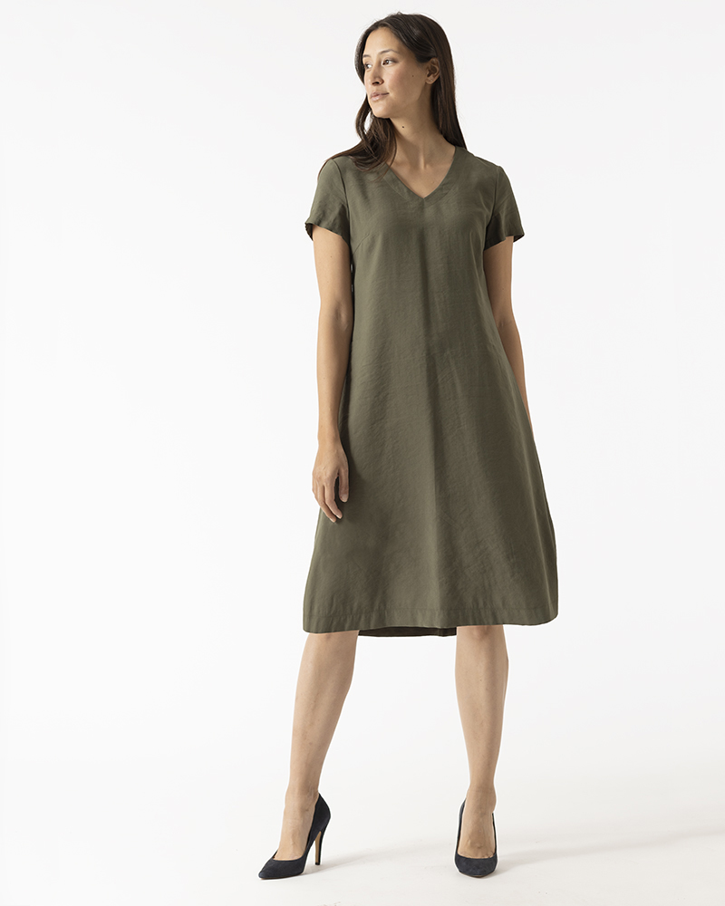 SOMMERKLEID AUS VISKOSE SOMMERKLEID AUS VISKOSE