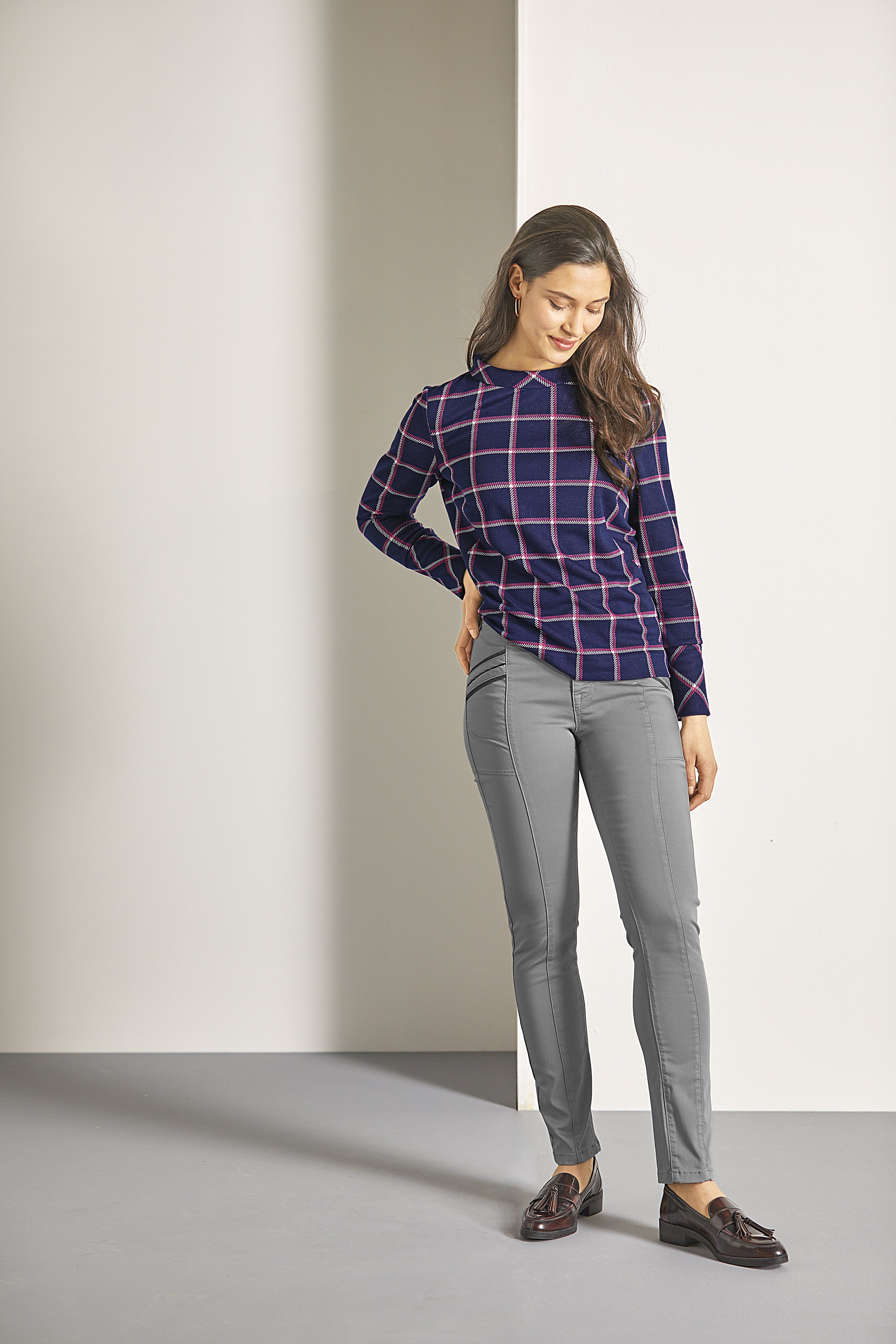 Pullover-Shirt_marine_pink_421111-Jeans_grau_421096-min SCHMALE STRETCHJEANS N