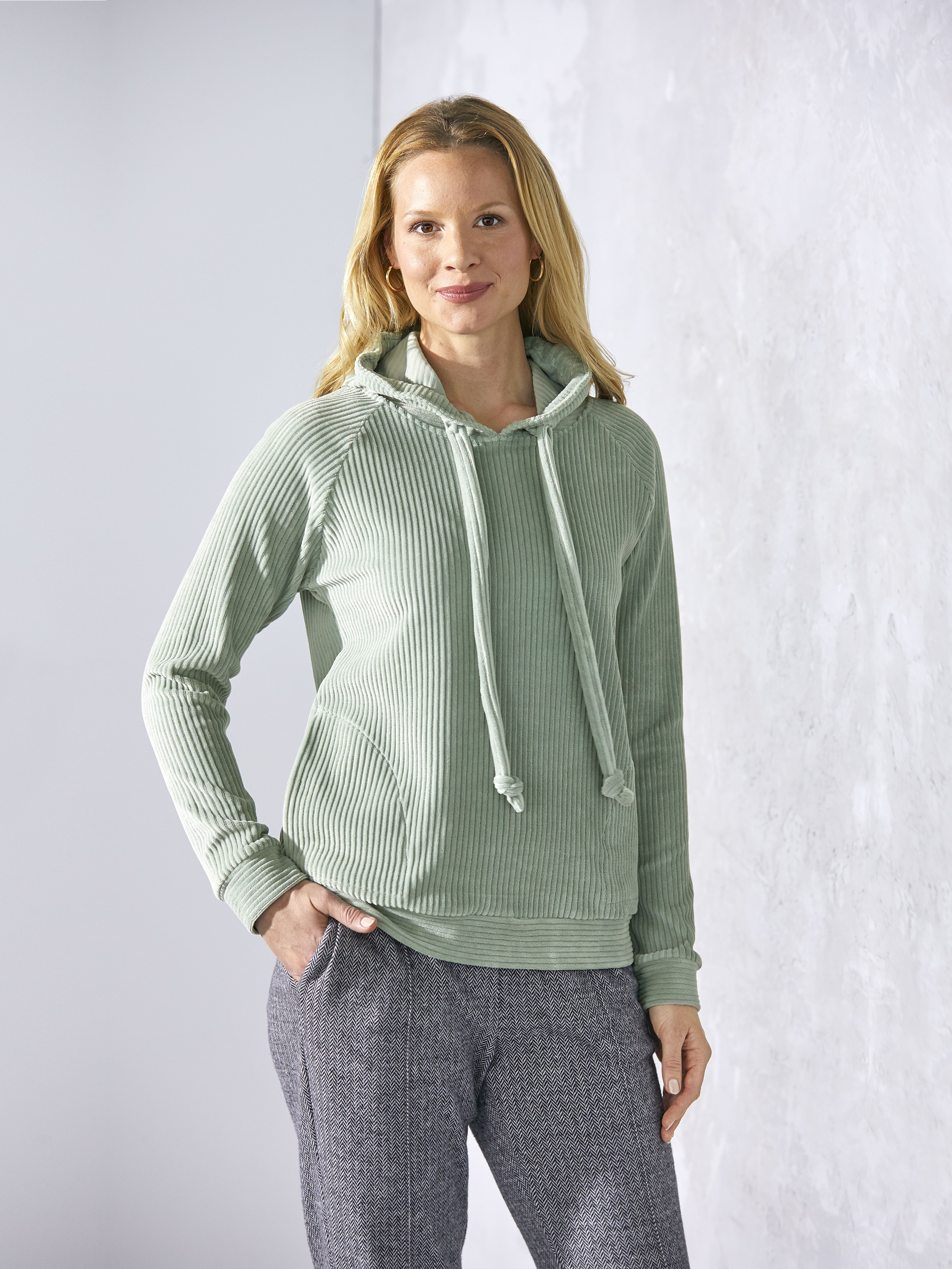 Pullover_mint_421050-min KAPUZENPULLI AUS STRETCH-CORD