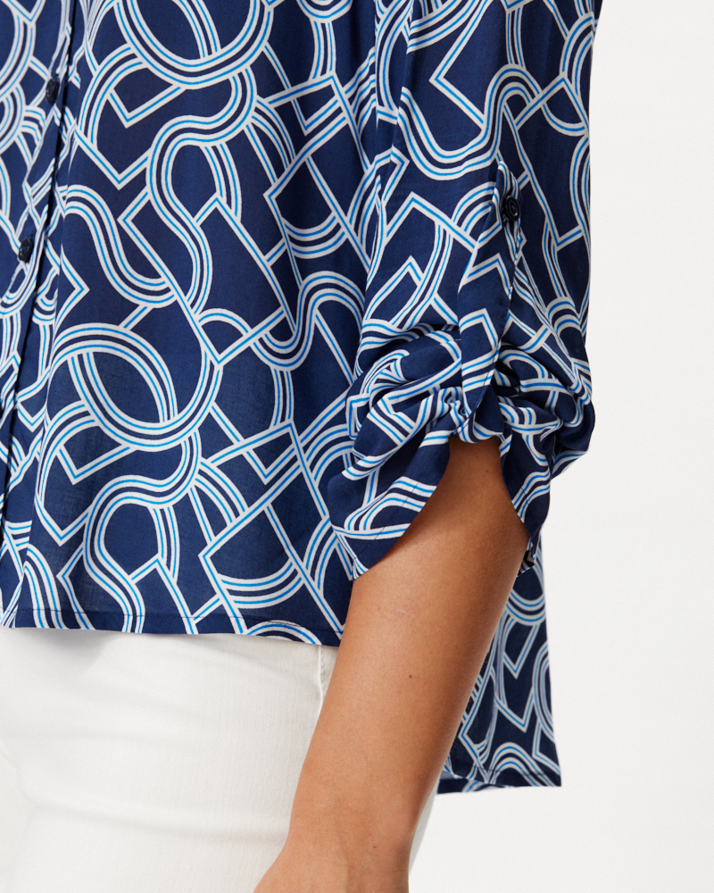 GRAFISCHE HEMDBLUSE