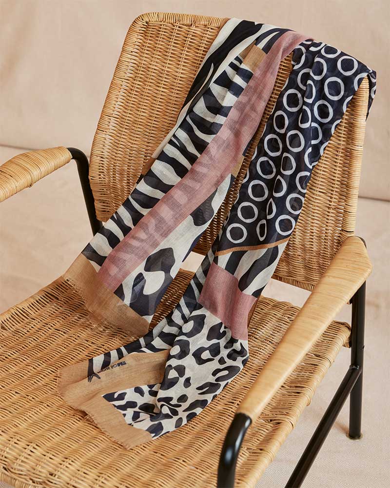 GRAFISCHES TUCH VON FUCHS SCHMITT