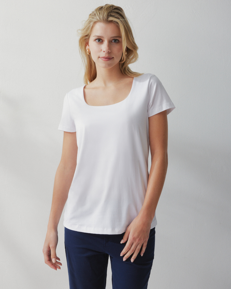 EDLES SHIRT MIT KAREE-AUSSCHNITT