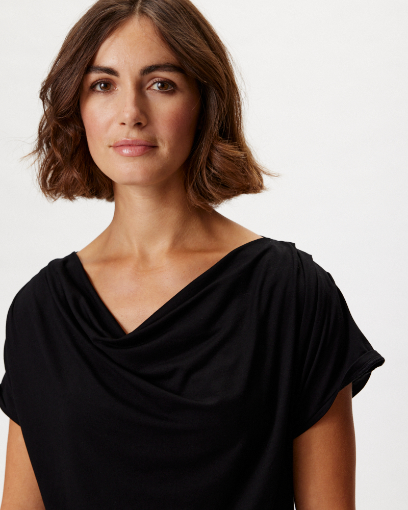 SHIRT MIT WASSERFALL-AUSSCHNITT