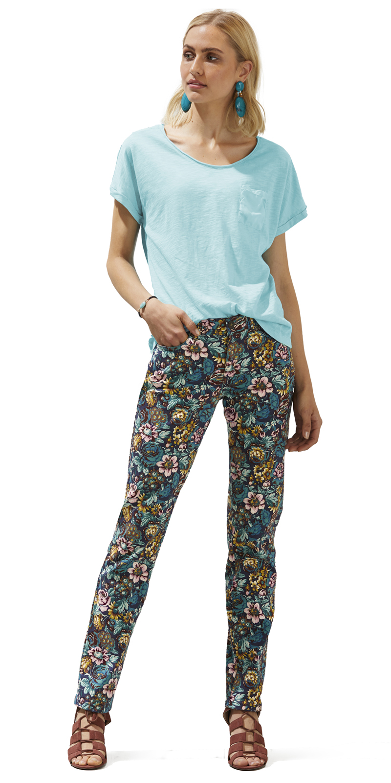 SHIRT-blau-401035_JEANS-gebluemt-401093 STRETCHJEANS N MIT BLÜTEN UND BLÄTTERN