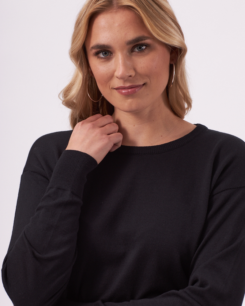PULLI MIT RUNDHALS-AUSSCHNITT PULLI MIT RUNDHALS-AUSSCHNITT