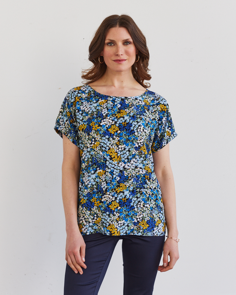 VISKOSEBLUSE MIT BLÜTENDRUCK
