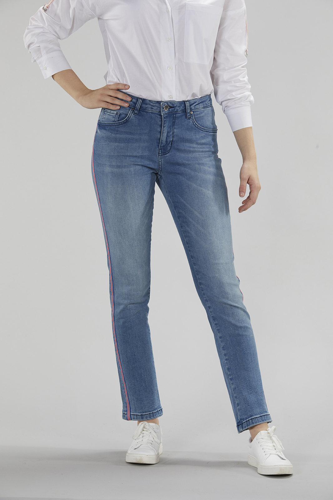 403027_45043 SCHMALE JEANS L MIT SEITENSTREIFEN