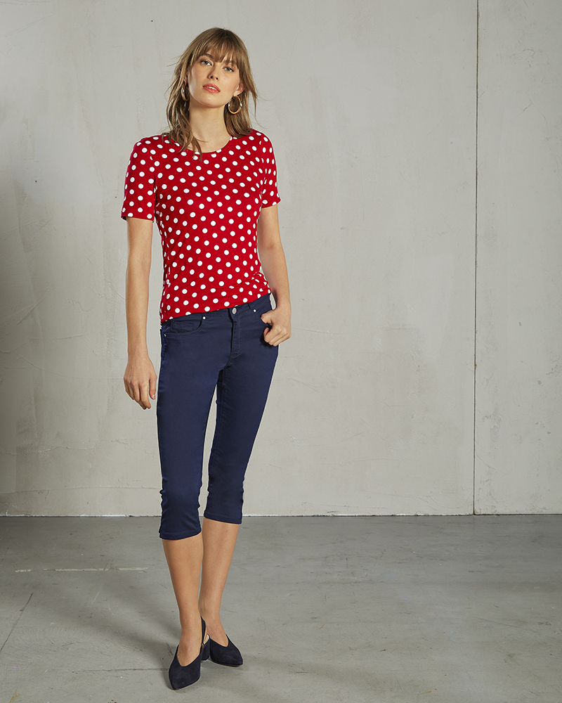 SHIRT-rot-gemustert-411029-Capri_Hose-blau_411107 TUPFENSHIRT IN 2 FARBEN