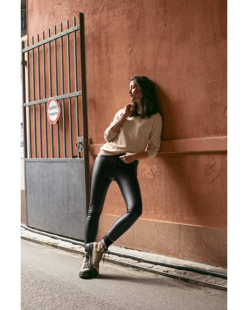LEGGINGS AUS LEDERIMITAT LEGGINGS AUS LEDERIMITAT