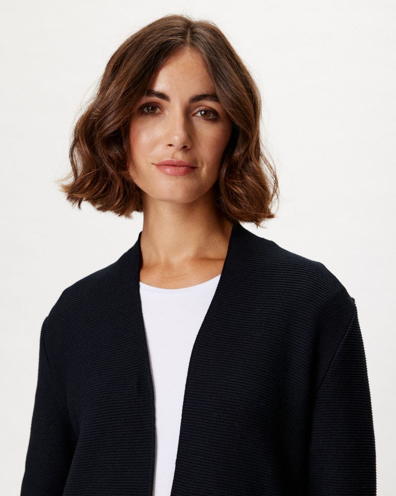 LANGE STRICKJACKE IN ZWEI FARBEN