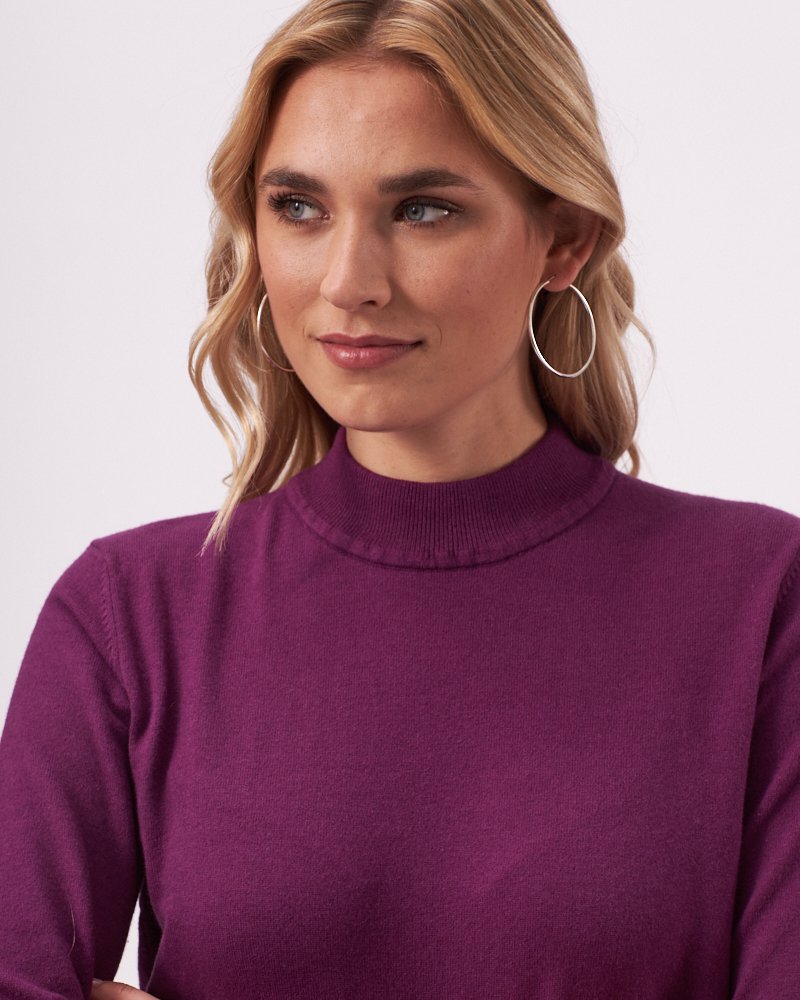 FEINSTRICKPULLI MIT STEHKRAGEN FEINSTRICKPULLI MIT STEHKRAGEN