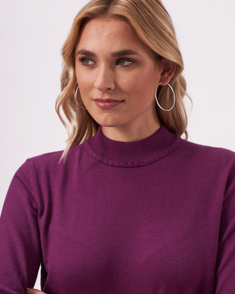 FEINSTRICKPULLI MIT STEHKRAGEN FEINSTRICKPULLI MIT STEHKRAGEN