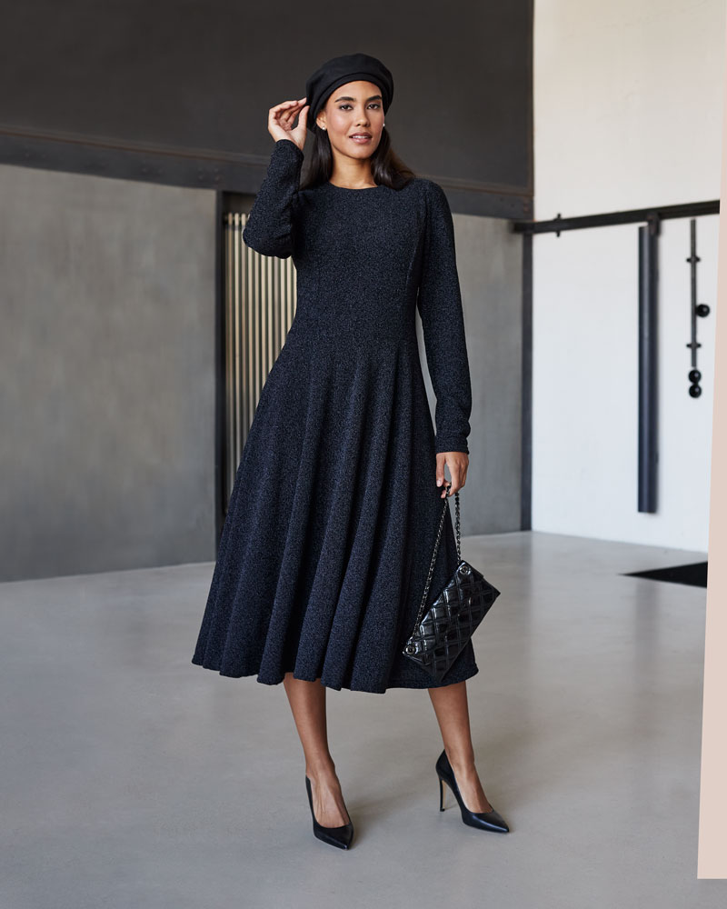 GLITZERKLEID MIT WEIT SCHWINGENDEM ROCK
