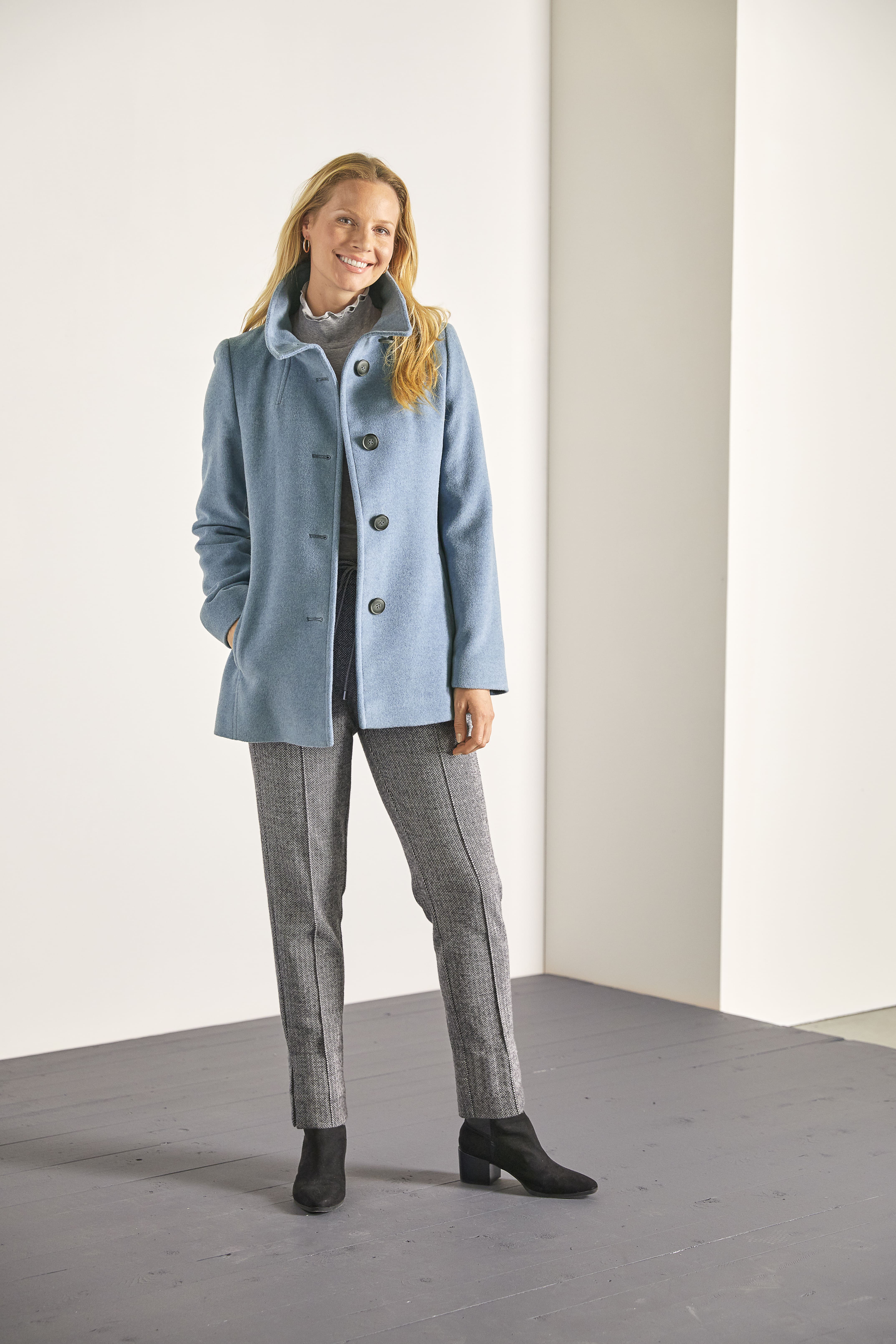 Caban-Jacke_aqua_421054-Joggpant_grau_gemustert_421187 TRENDIGE CABAN-JACKE