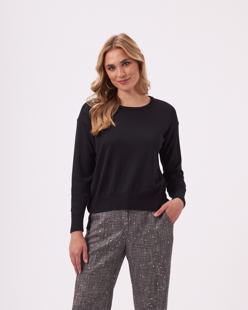 PULLI MIT RUNDHALS-AUSSCHNITT PULLI MIT RUNDHALS-AUSSCHNITT