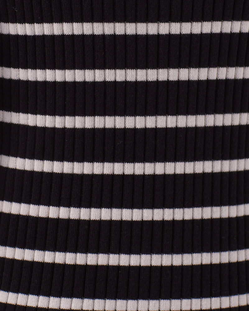 RINGELPULLI MIT ROLLKRAGEN RINGELPULLI MIT ROLLKRAGEN