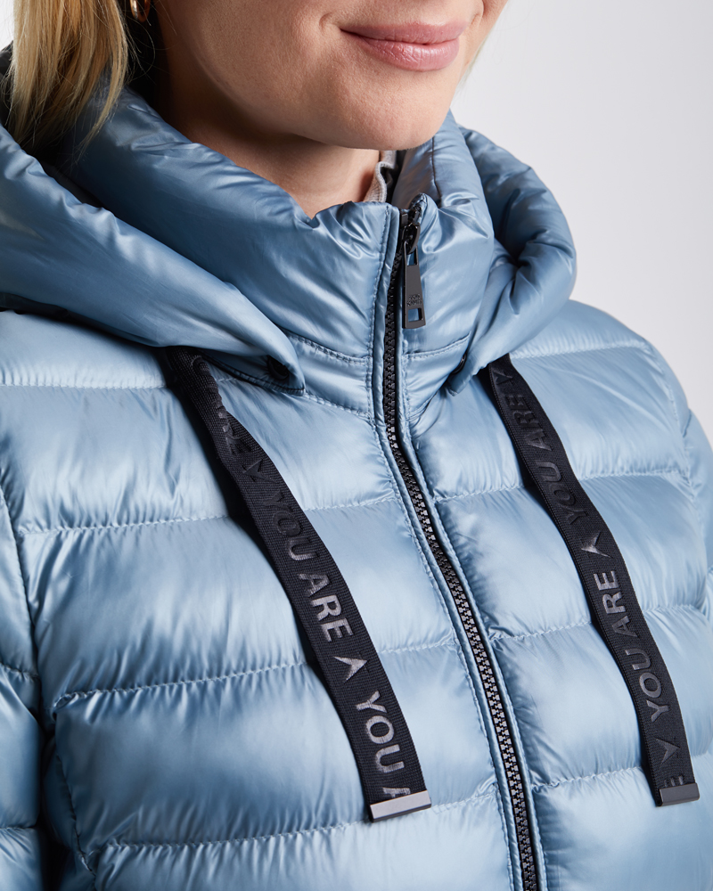 Steppjacke_aqua_421053_Marmaris_Detail STEPPJACKE MIT THEMORE-FÜLLUNG