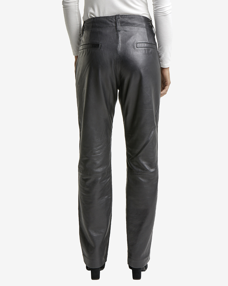 Lederhose_schwarz_421145_Felicia_hinten WEICHE LEDERHOSE N