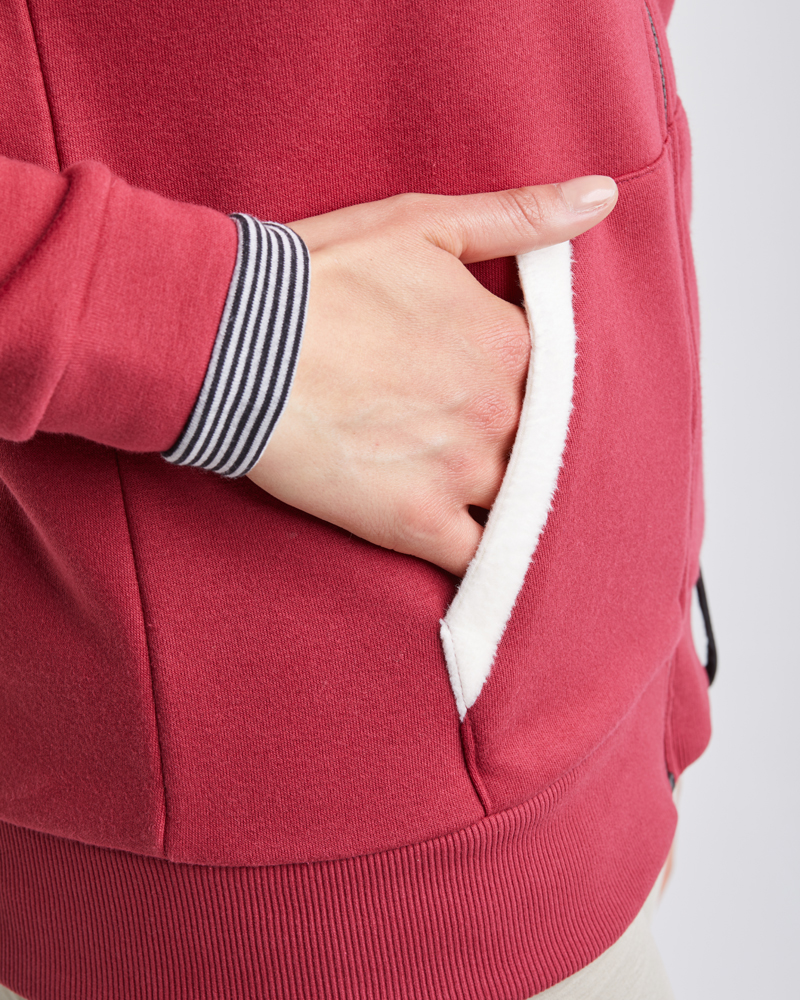 Sweatjacke_rot_421103_Rike_Detail WEICHE SWEATJACKE