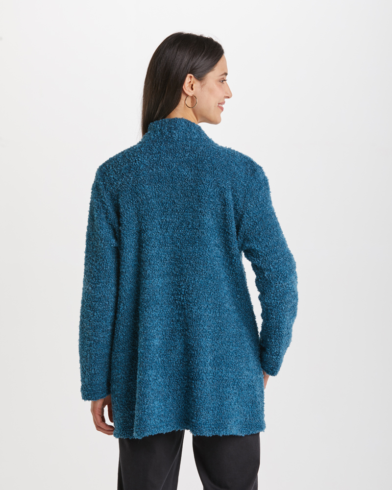Strickjacke_petrol_421049_Mathilde_hinten MODISCHE BOUCLÉ-JACKE
